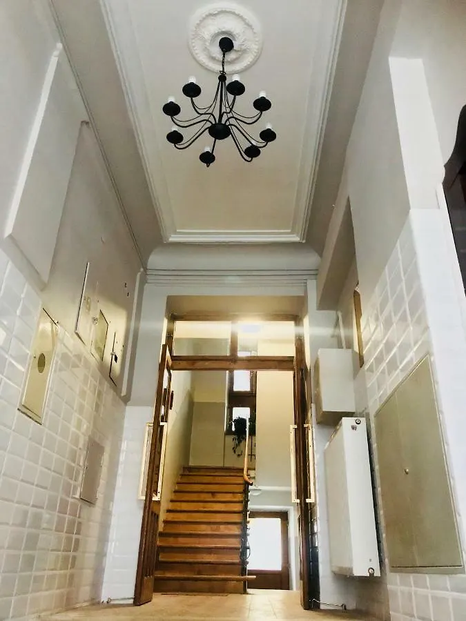 Studio Z Ogrodem Przy Starej Zajezdni Cracovia Appartamento